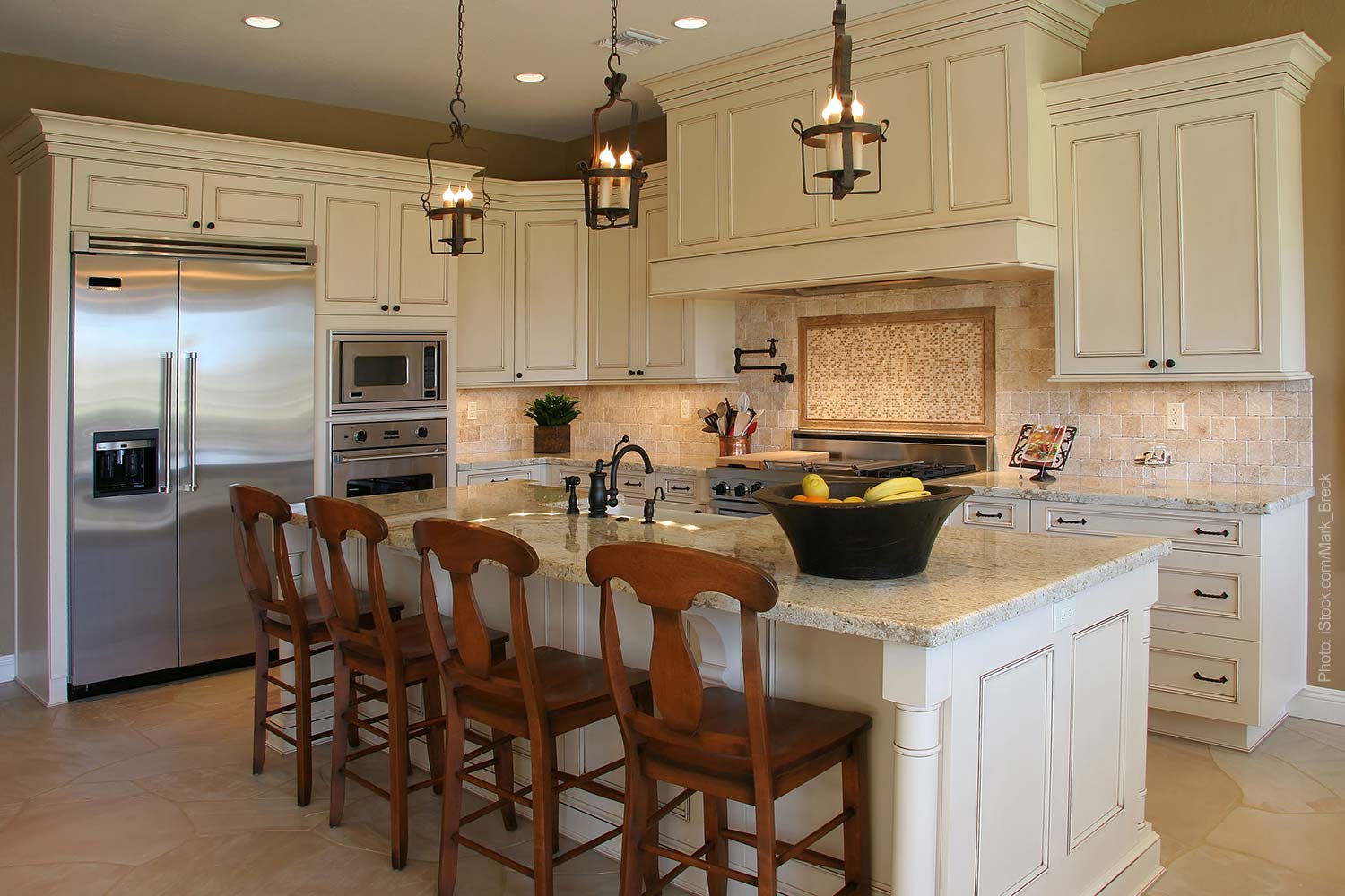 A newly remodeled luxury kitchen.